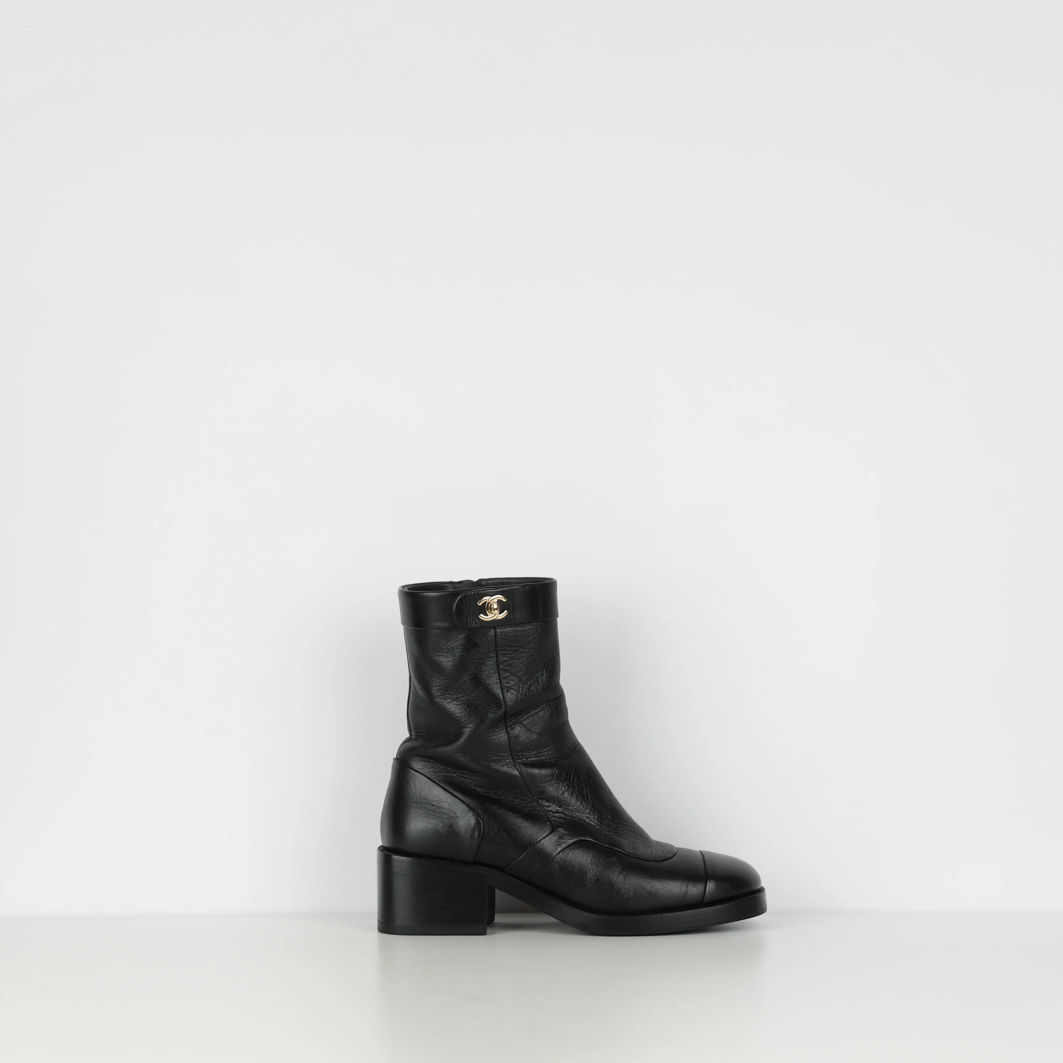 Boots , Shoe Size 38
