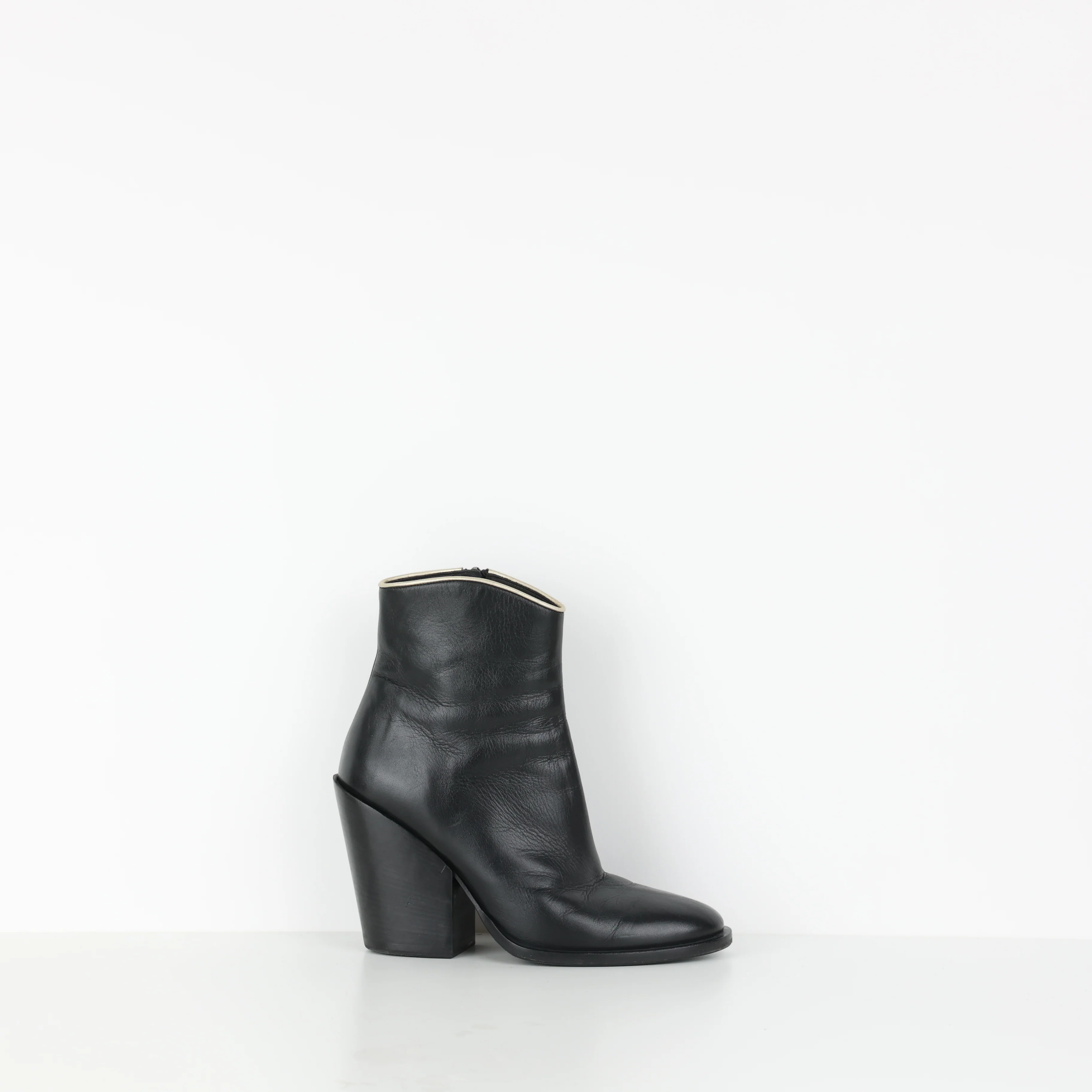 Boots , Shoe Size 39.5