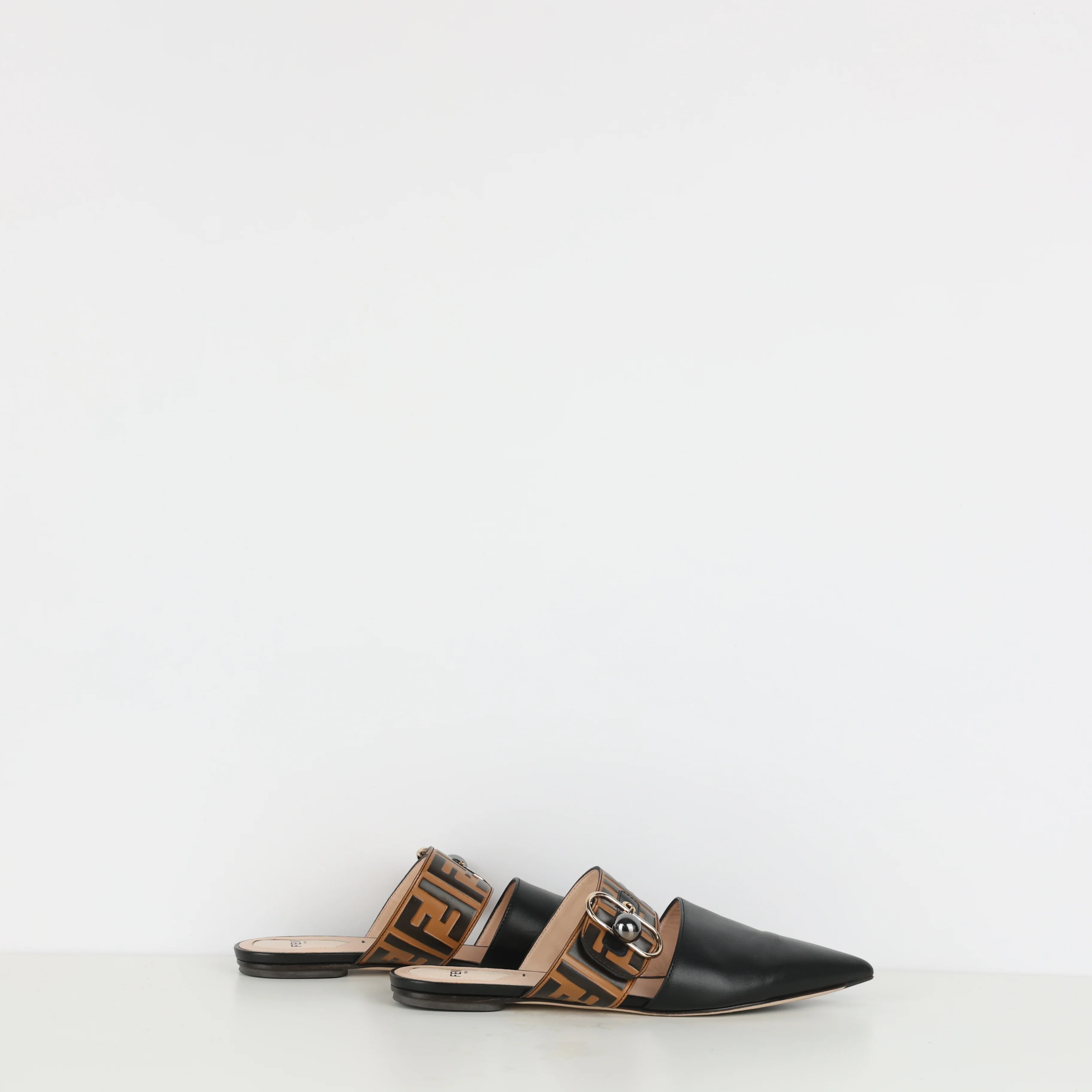 Flats , Shoe Size 40 - Image 2