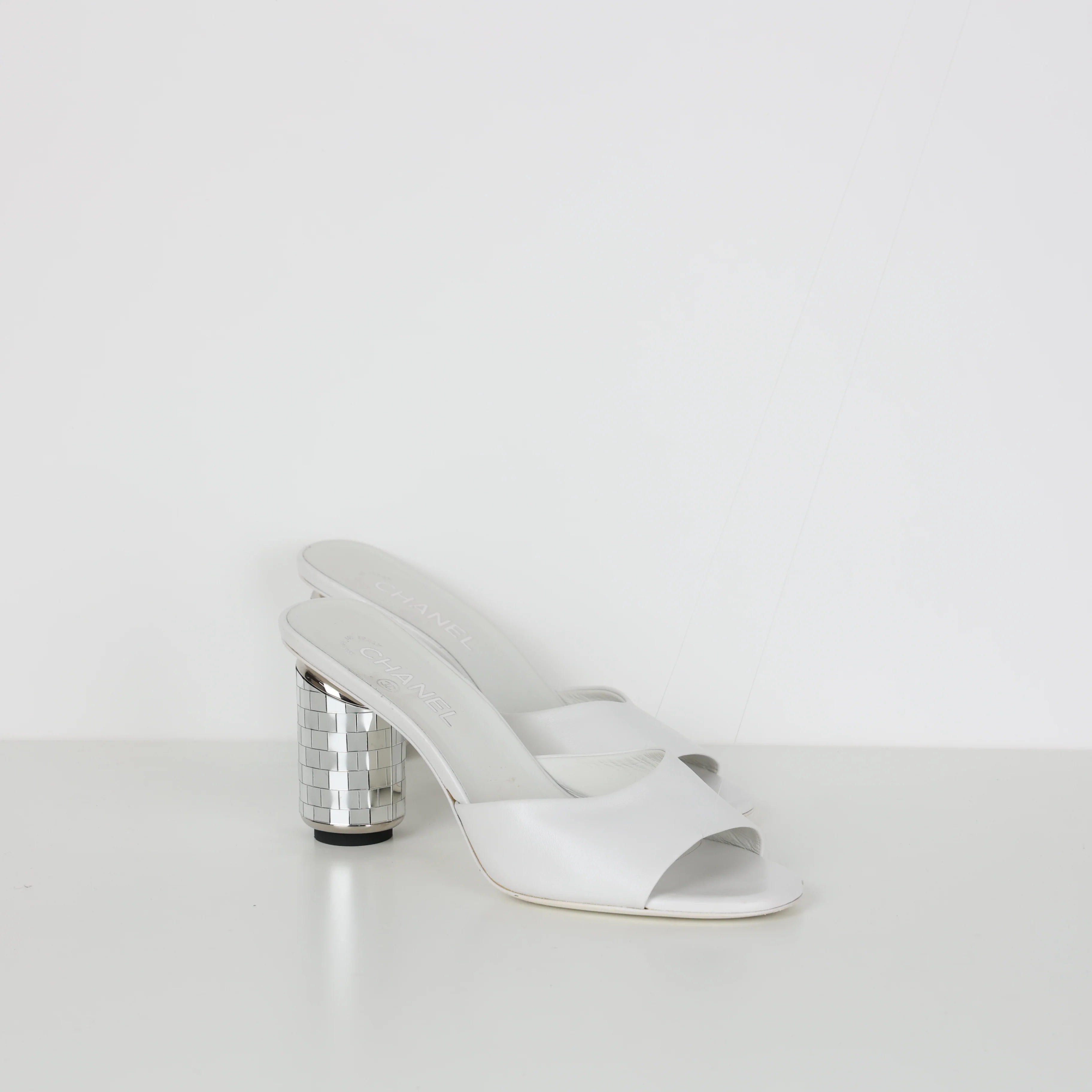Heels , Shoe Size 39.5 - Image 2
