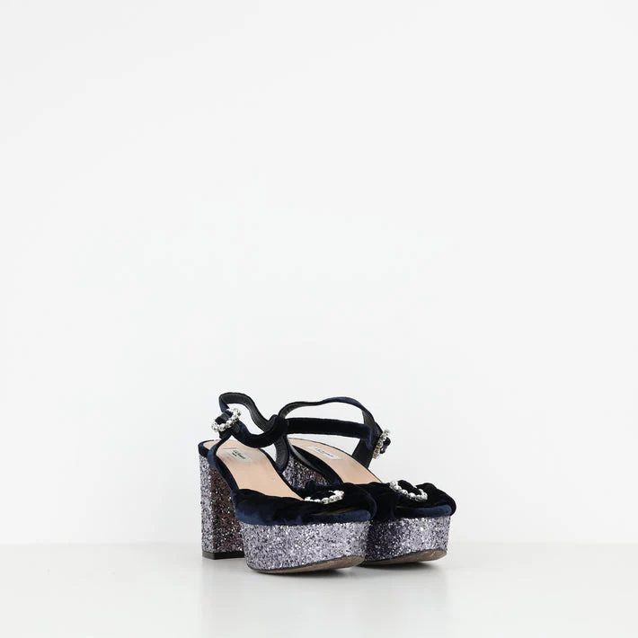 Heels , Shoe Size 37 - Image 3