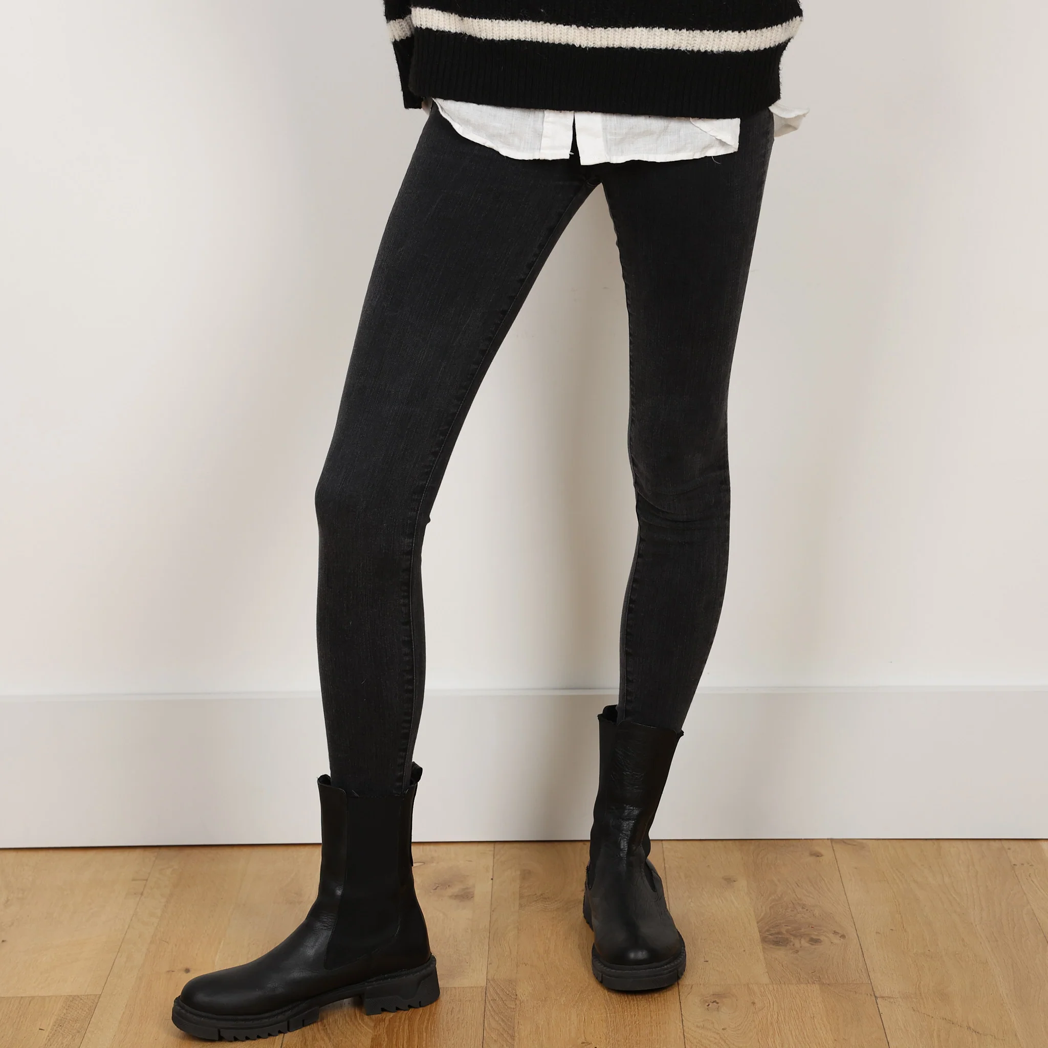 Jeans, Waist 26 - Image 3