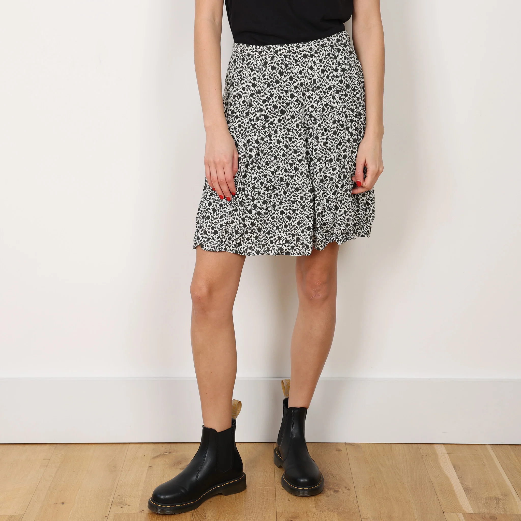 Skirt, UK Size 8 - Image 2