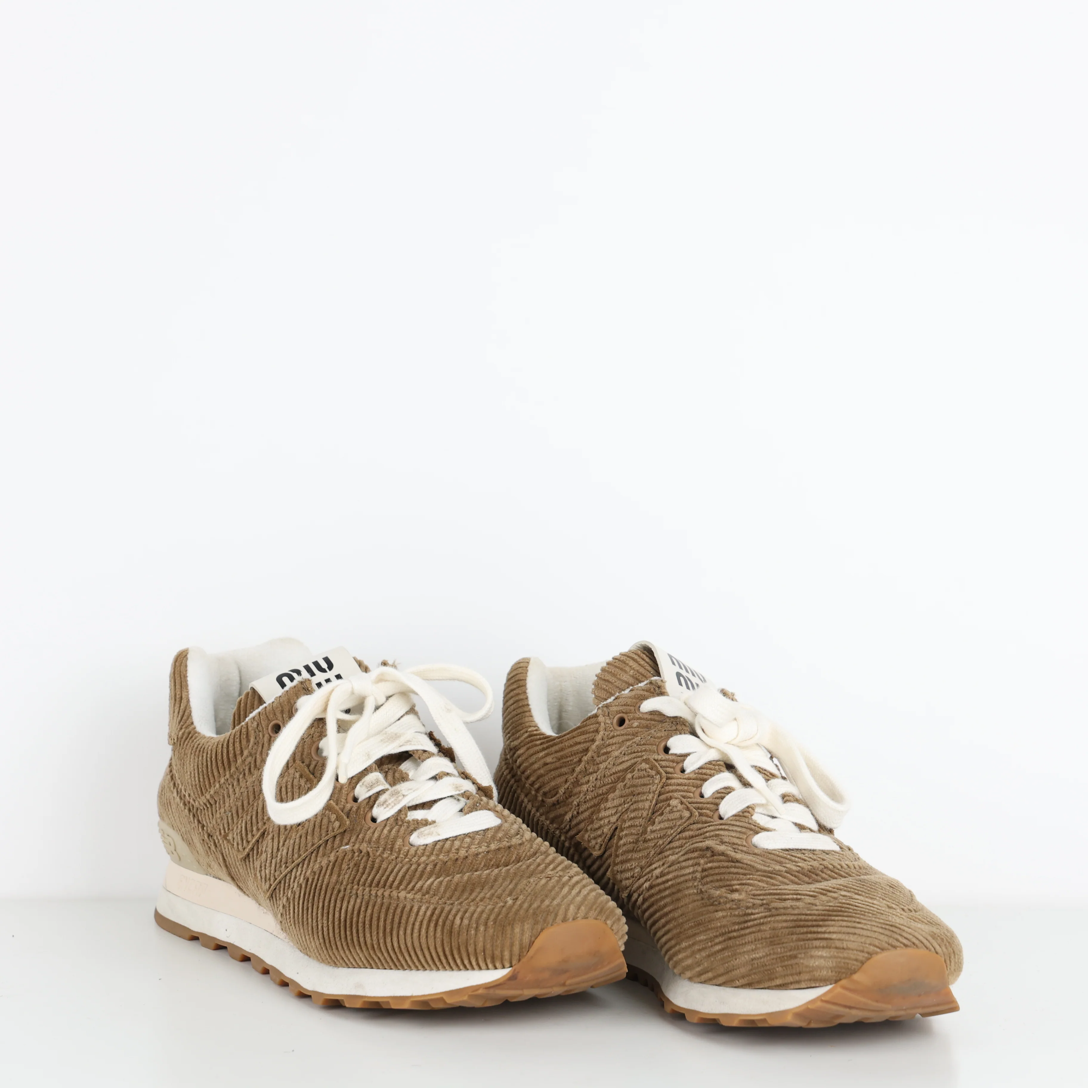 Trainers , Shoe Size 39.5 - Image 2
