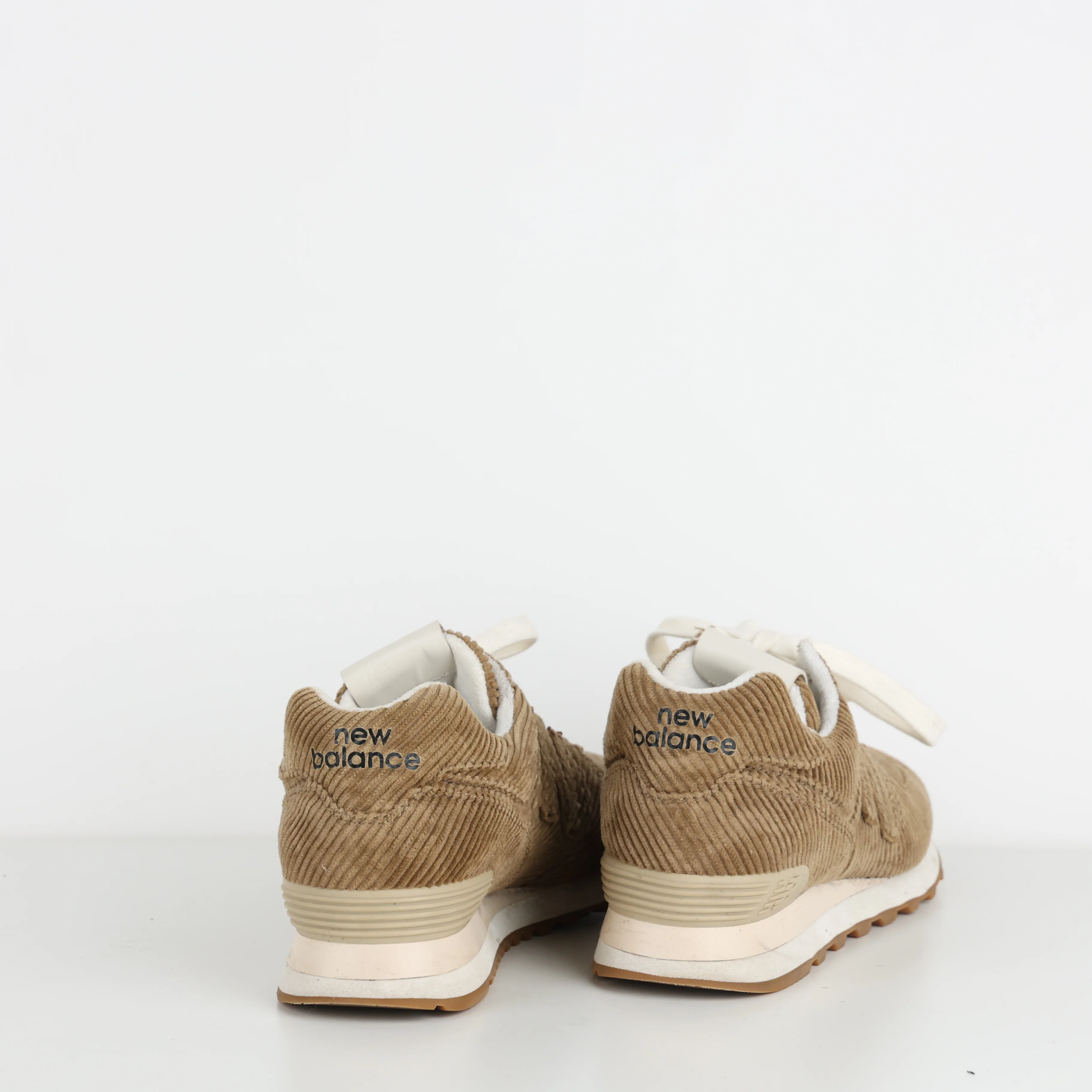 Trainers , Shoe Size 39.5 - Image 3