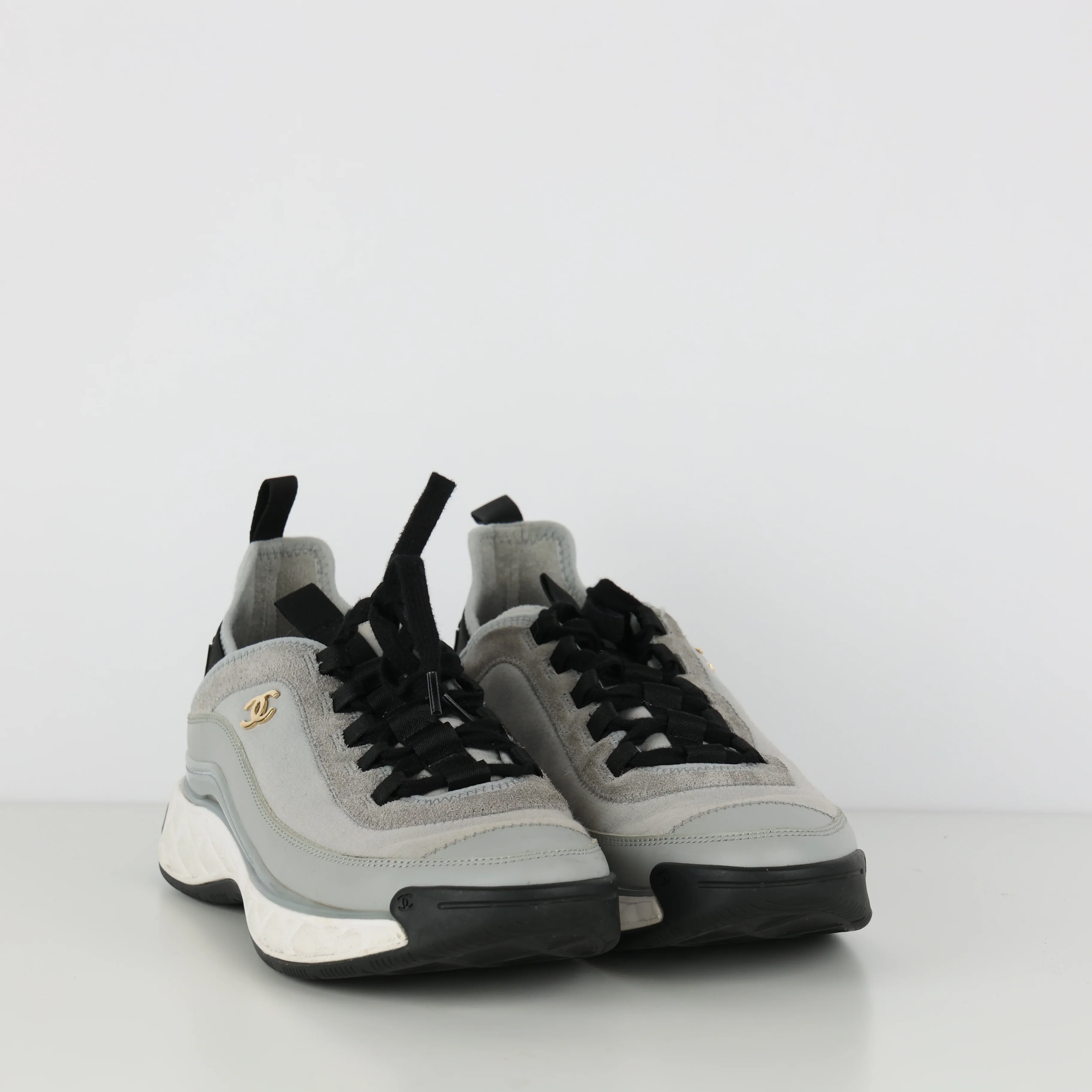 Trainers , Shoe Size 40.5 - Image 3