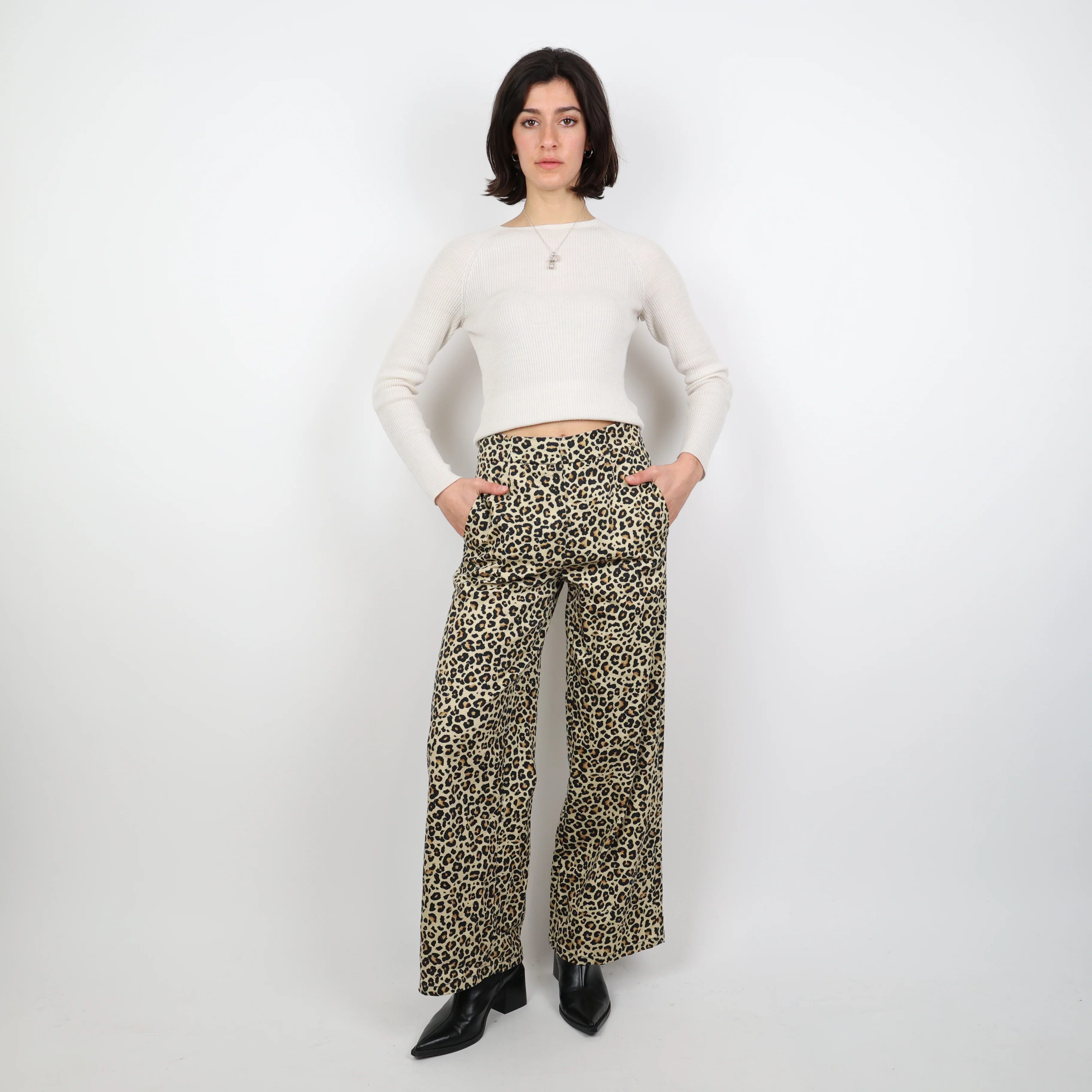 Trousers, Waist 28